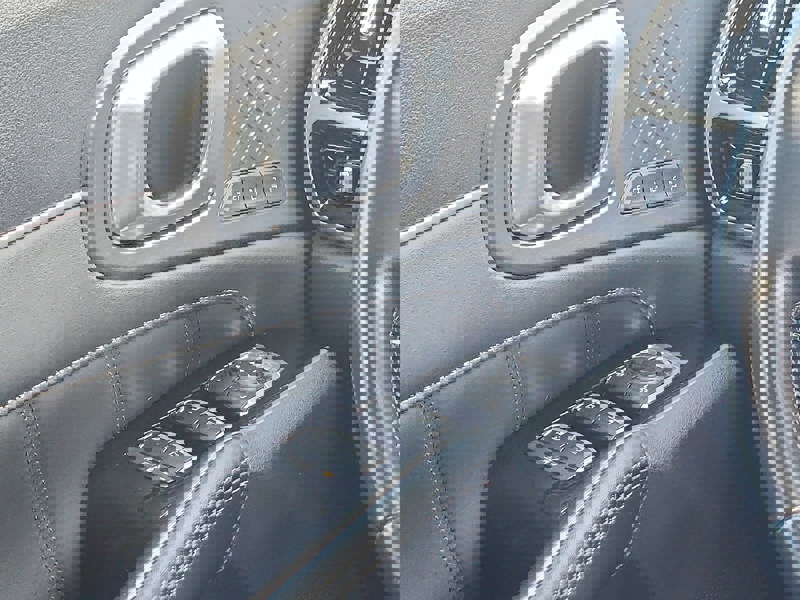 Used 2023 Kia Sorento SX image 12