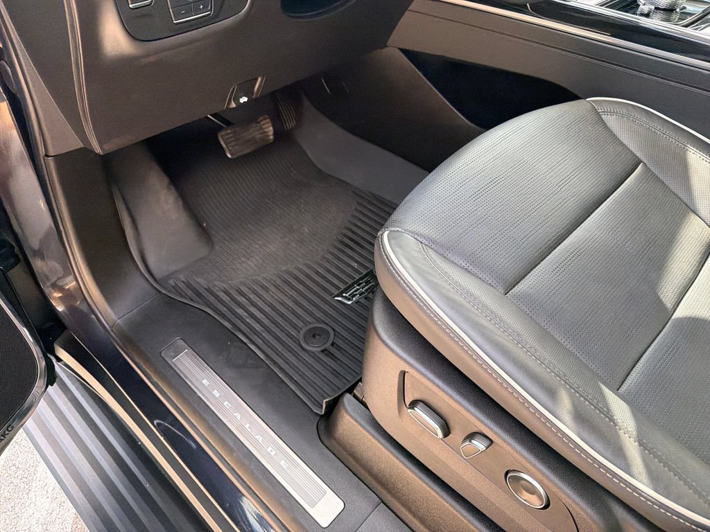 Certified 2025 Cadillac Escalade Sport w/ LPO, Floor Liner Package AWD/4WD image 24
