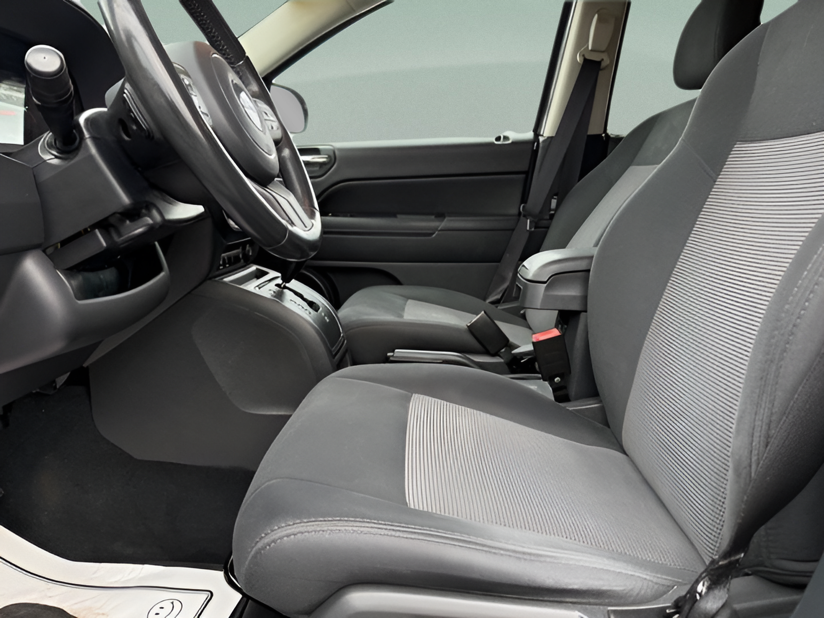Used 2012 Jeep Compass Latitude w/ Sun/Sound Group FWD image 18