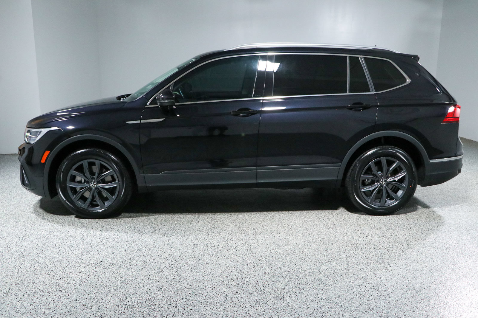 Used 2022 Volkswagen Tiguan SE w/ Panoramic Sunroof Package AWD/4WD image 10
