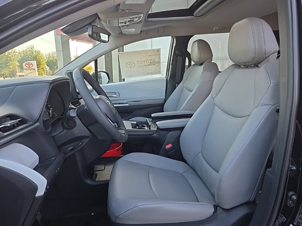New 2026 Toyota Sienna XLE AWD/4WD image 12