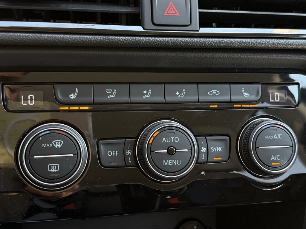 Certified 2024 Volkswagen Taos SE image 11