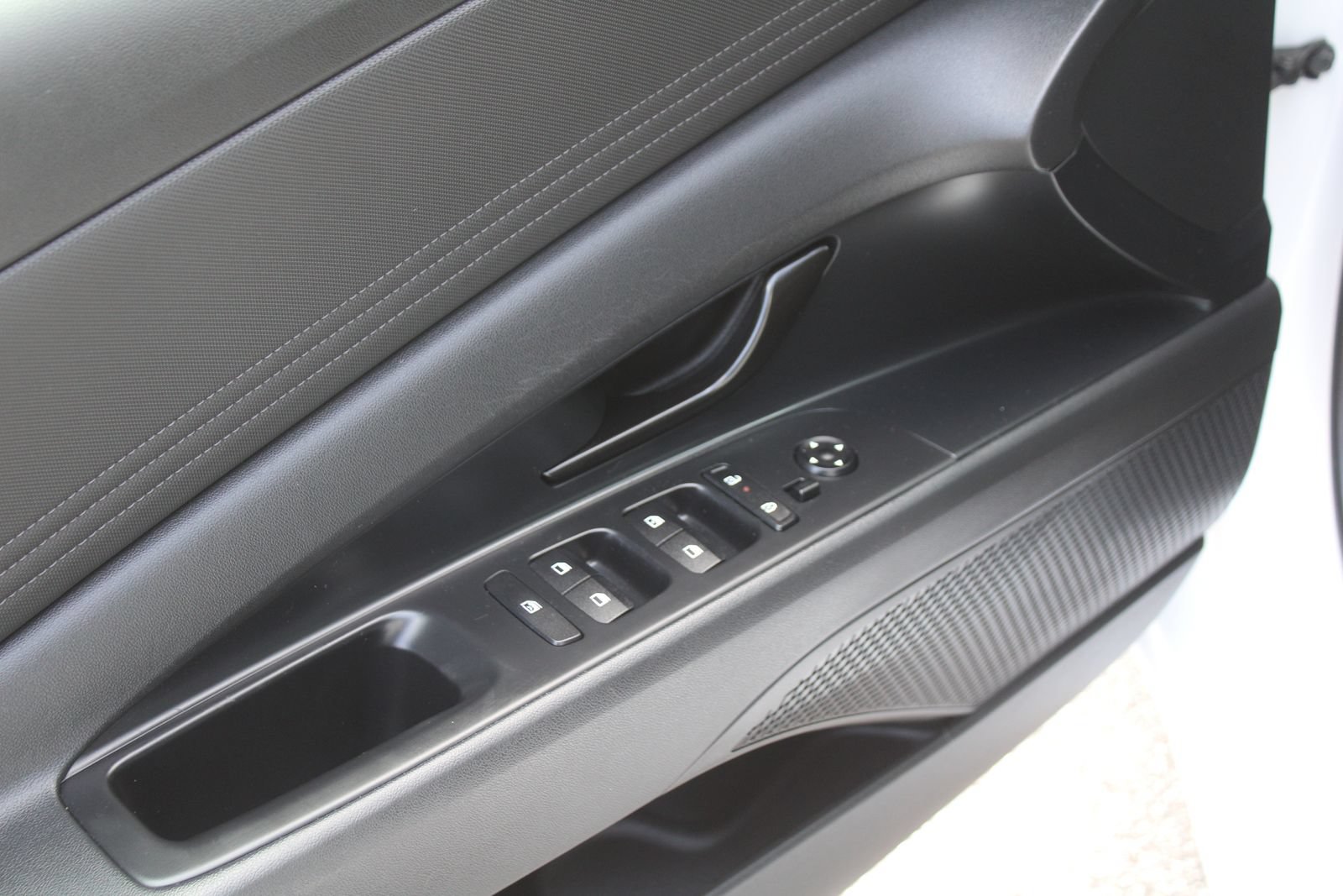 Used 2025 Hyundai Elantra Sport FWD image 18