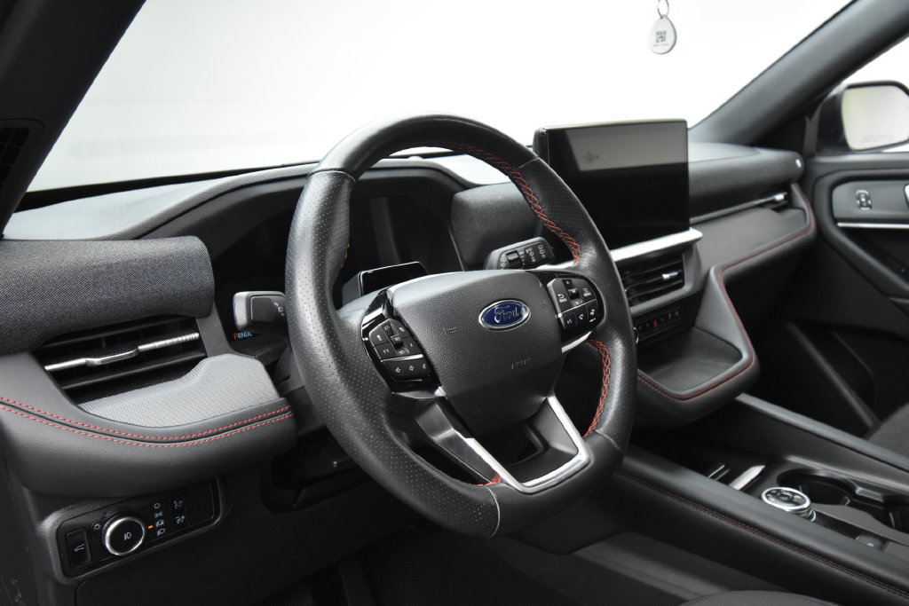 Used 2025 Ford Explorer ST-Line w/ ST-Line Street Pack AWD/4WD image 12
