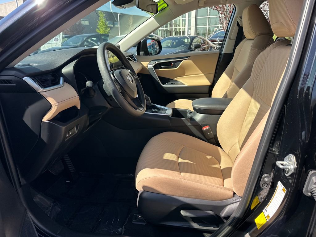 Certified 2025 Toyota RAV4 LE AWD/4WD image 12