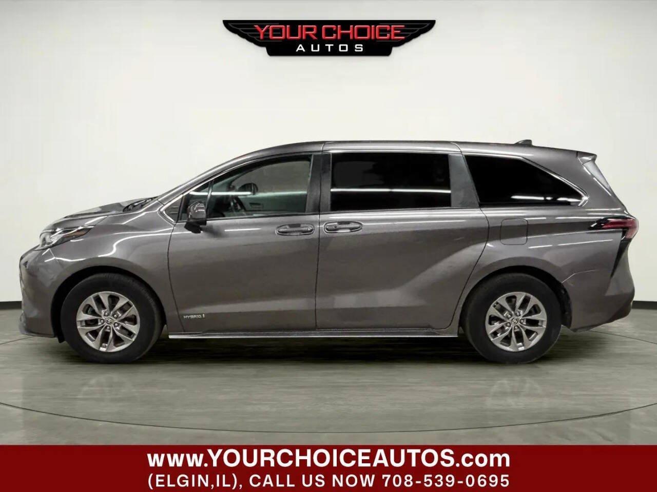 Used 2021 Toyota Sienna LE FWD image 2
