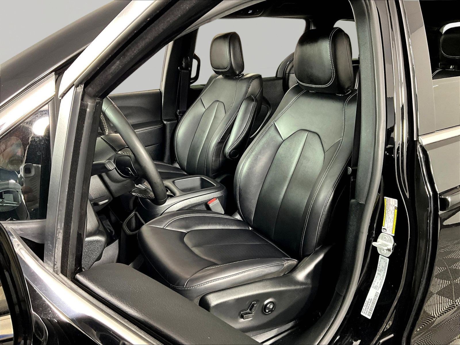 Used 2025 Chrysler Pacifica Select FWD image 20