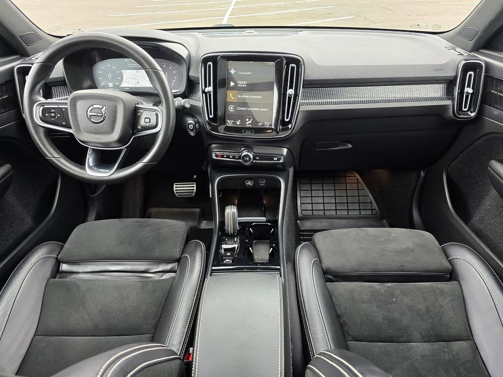 Used 2022 Volvo XC40 T5 R-Design w/ Advanced Package AWD/4WD image 16