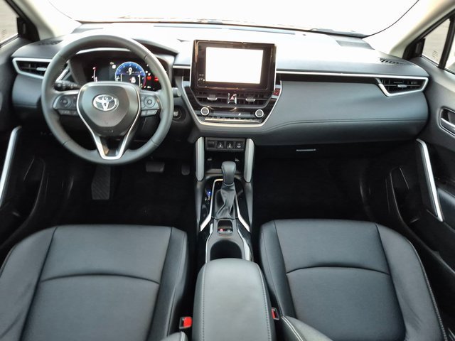 Used 2025 Toyota Corolla Cross XLE image 17