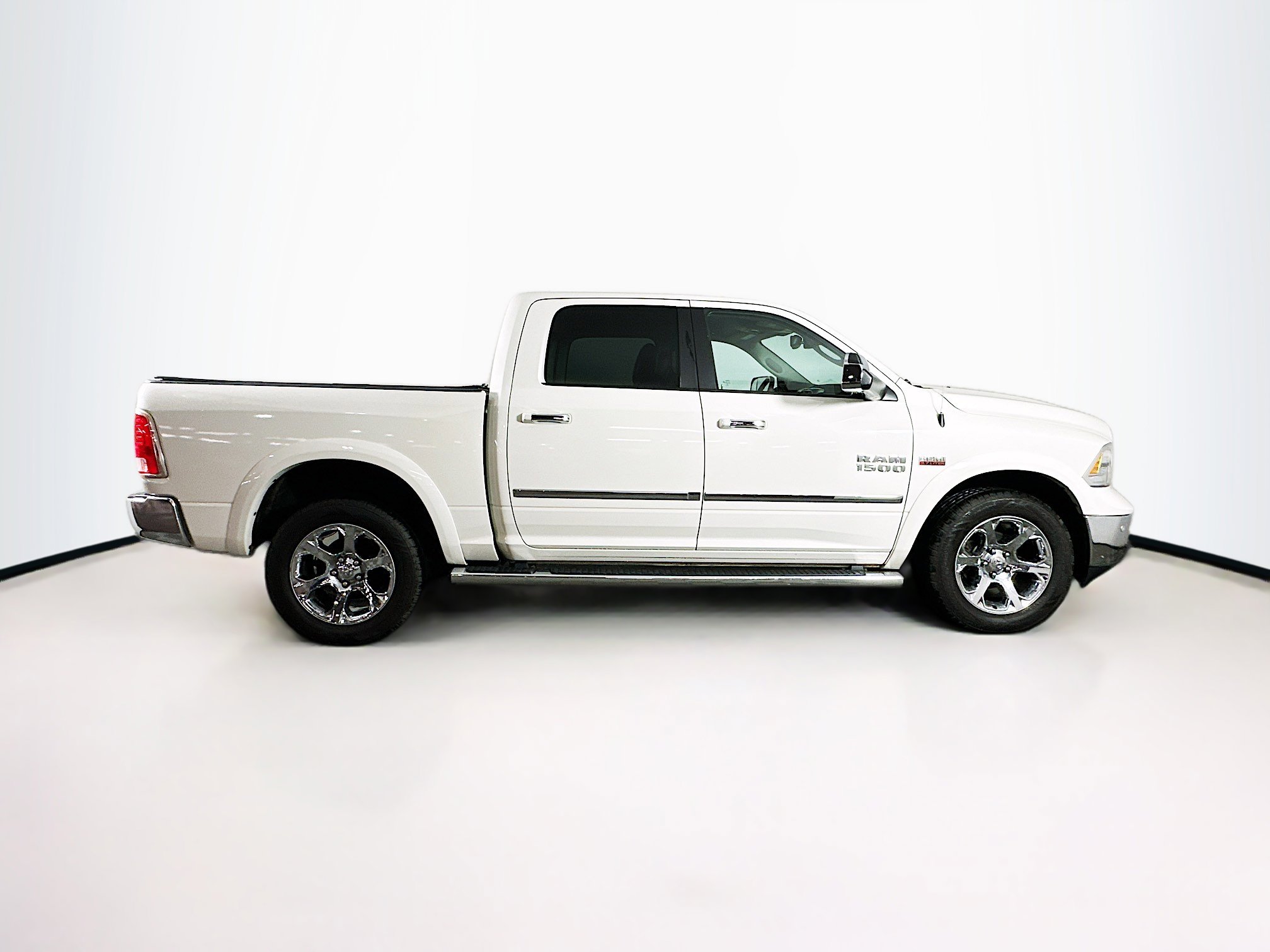 Used 2016 RAM 1500 Laramie w/ Convenience Group image 10