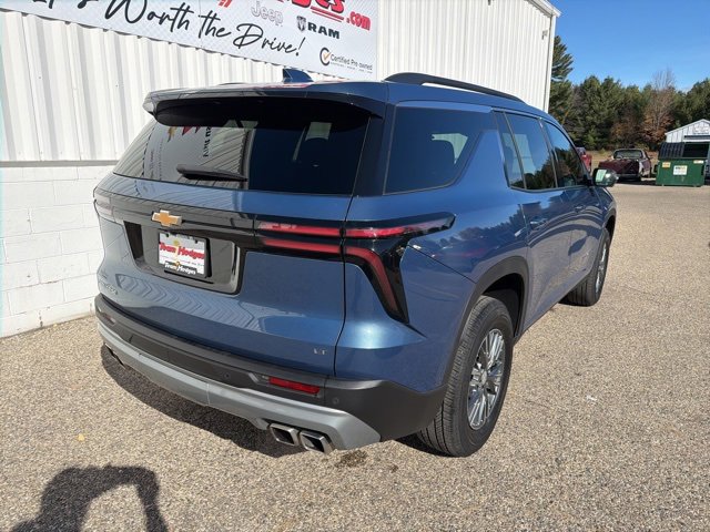 Used 2024 Chevrolet Traverse LT image 11
