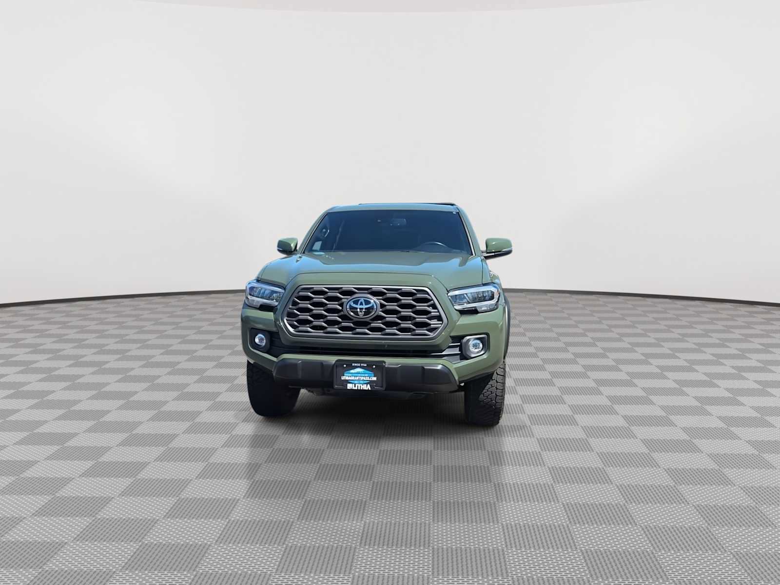 Used 2022 Toyota Tacoma TRD Off-Road w/ TRD Premium Off Road Package AWD/4WD image 3