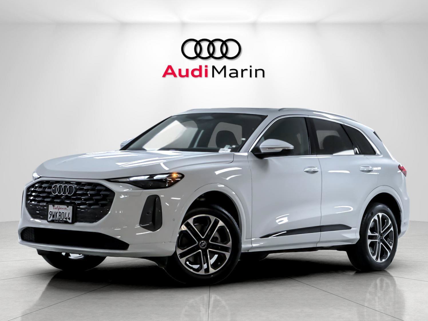 Used 2025 Audi Q5 Premium w/ Convenience Package AWD/4WD image 1