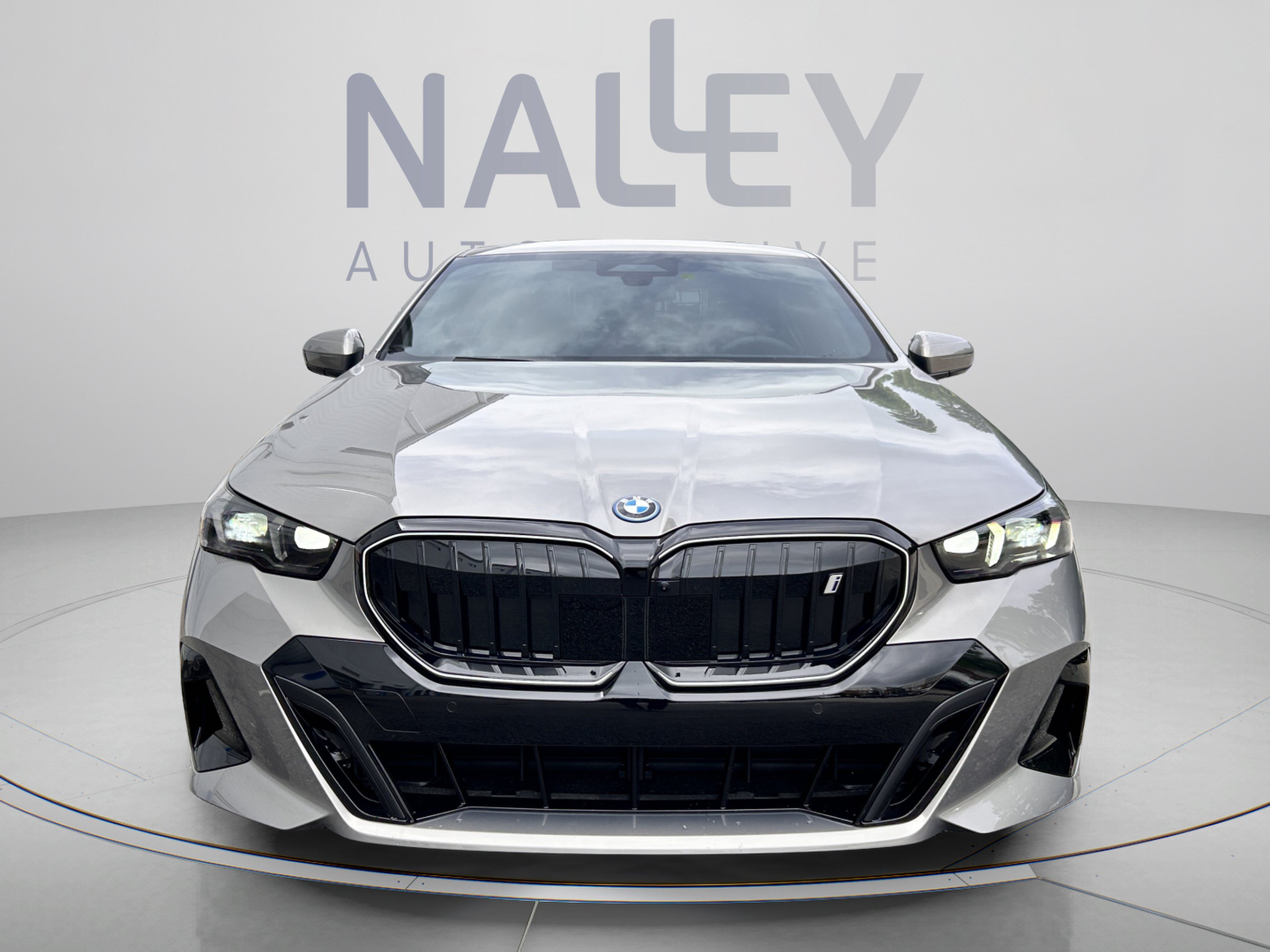 Used 2027 BMW i5 eDrive40 w/ M Sport Package RWD image 6