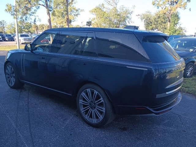 Used 2023 Land Rover Range Rover Long Wheelbase SE AWD/4WD image 3