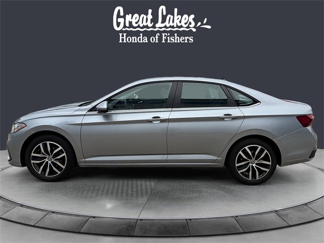 Used 2025 Volkswagen Jetta SE w/ Sunroof Package image 2