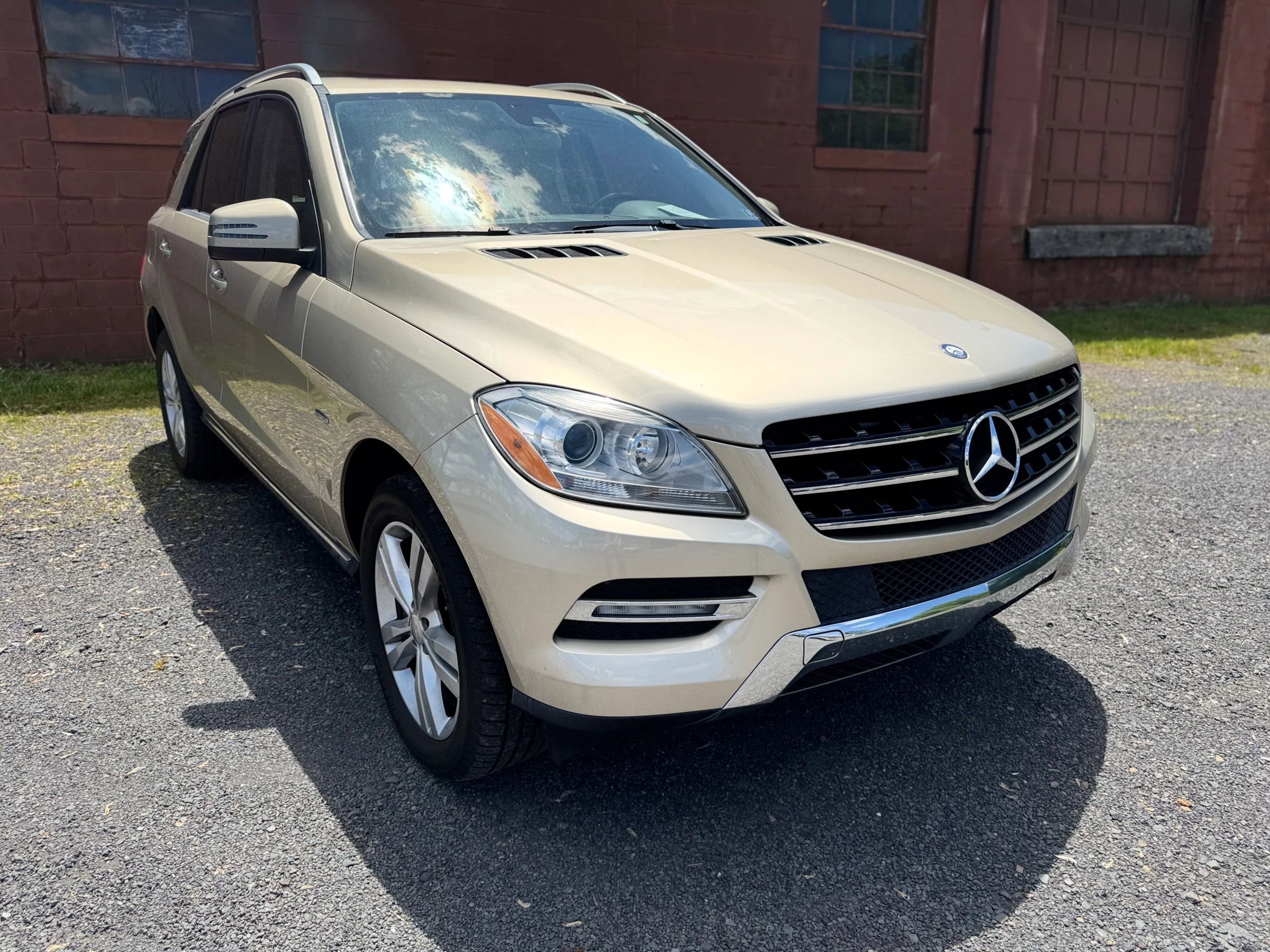 Used 2012 Mercedes-Benz ML 350 BlueTEC 4MATIC image 2