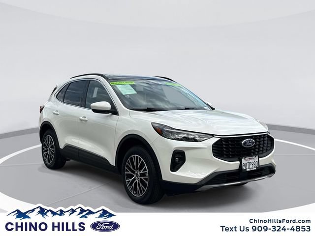 New 2025 Ford Escape SE w/ Class II Trailer Tow Package FWD image 1