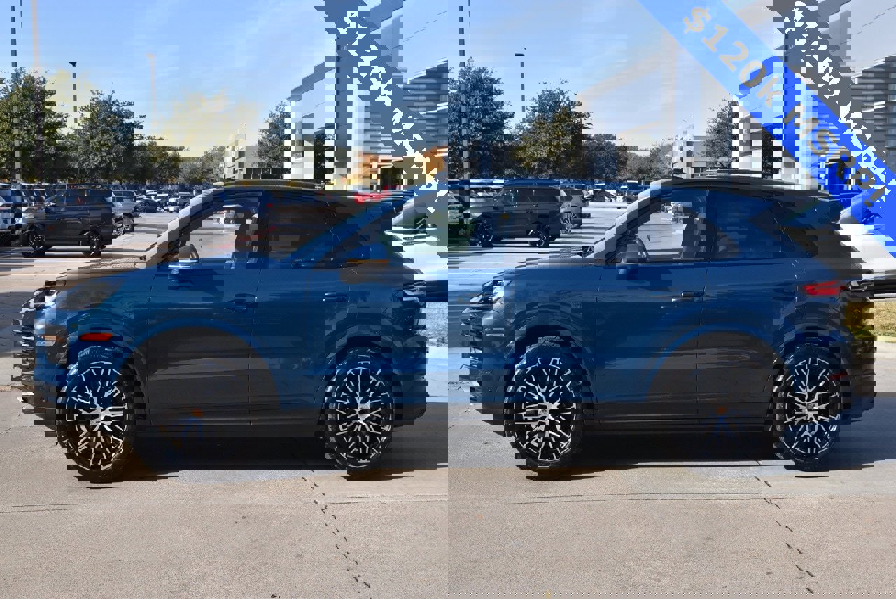Used 2025 Porsche Cayenne image 12