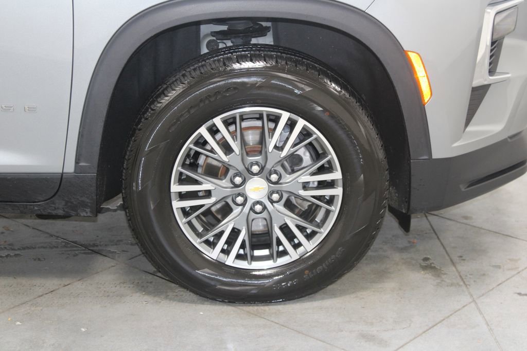 Used 2024 Chevrolet Traverse LT image 12