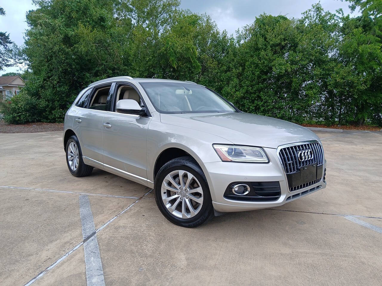 Used 2016 Audi Q5 2.0T Premium Plus w/ Technology Package AWD/4WD image 1