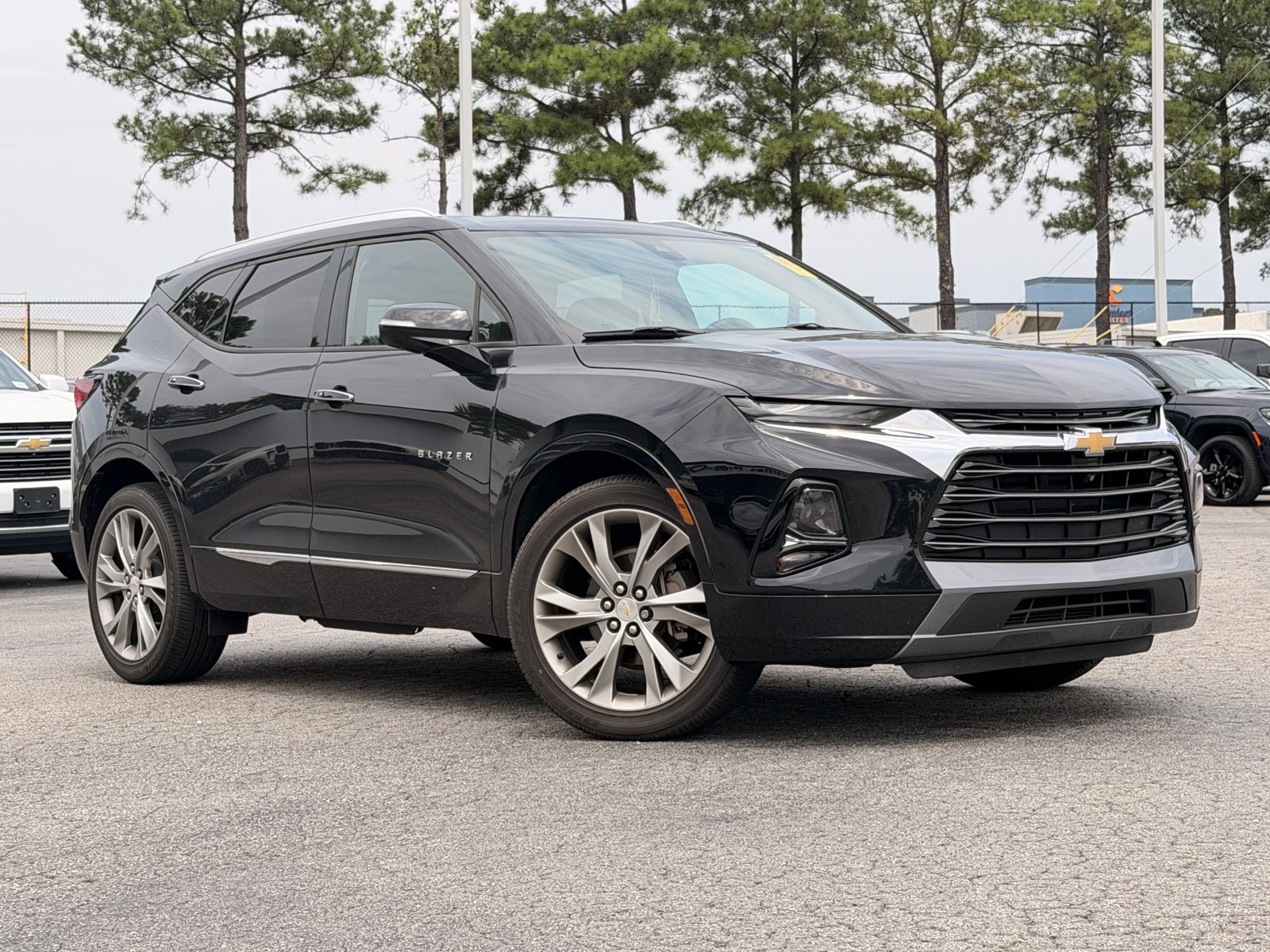Used 2019 Chevrolet Blazer Premier w/ Sun and Wheels Package FWD image 2