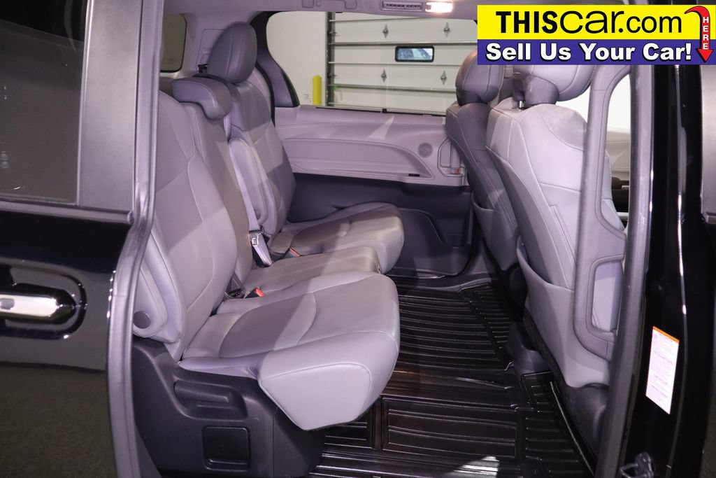 Used 2023 Toyota Sienna XLE FWD image 33