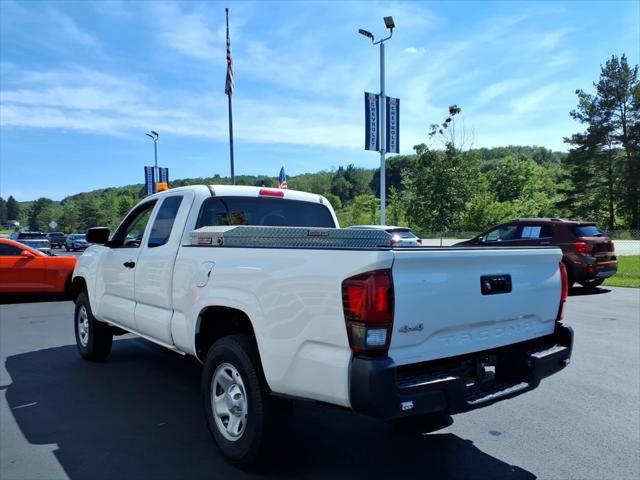 Used 2022 Toyota Tacoma SR AWD/4WD image 5