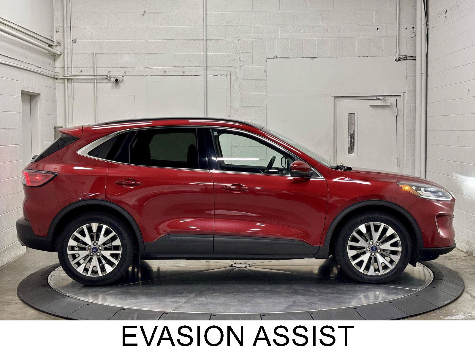 Used 2020 Ford Escape Titanium w/ Titanium Premium Package 2.0 AWD/4WD image 10