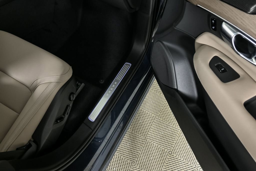 Used 2026 Volvo XC90 B6 Plus w/ Protection Package Premier image 27
