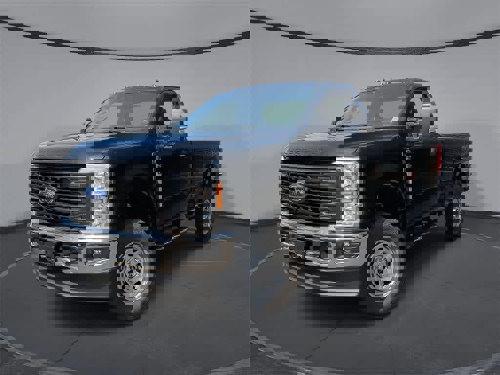 New 2025 Ford F350 XL w/ FX4 Off-Road Package