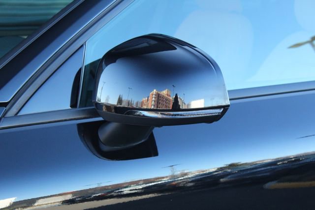 Used 2020 Volvo XC40 T5 Momentum w/ Protection Package Premier image 14