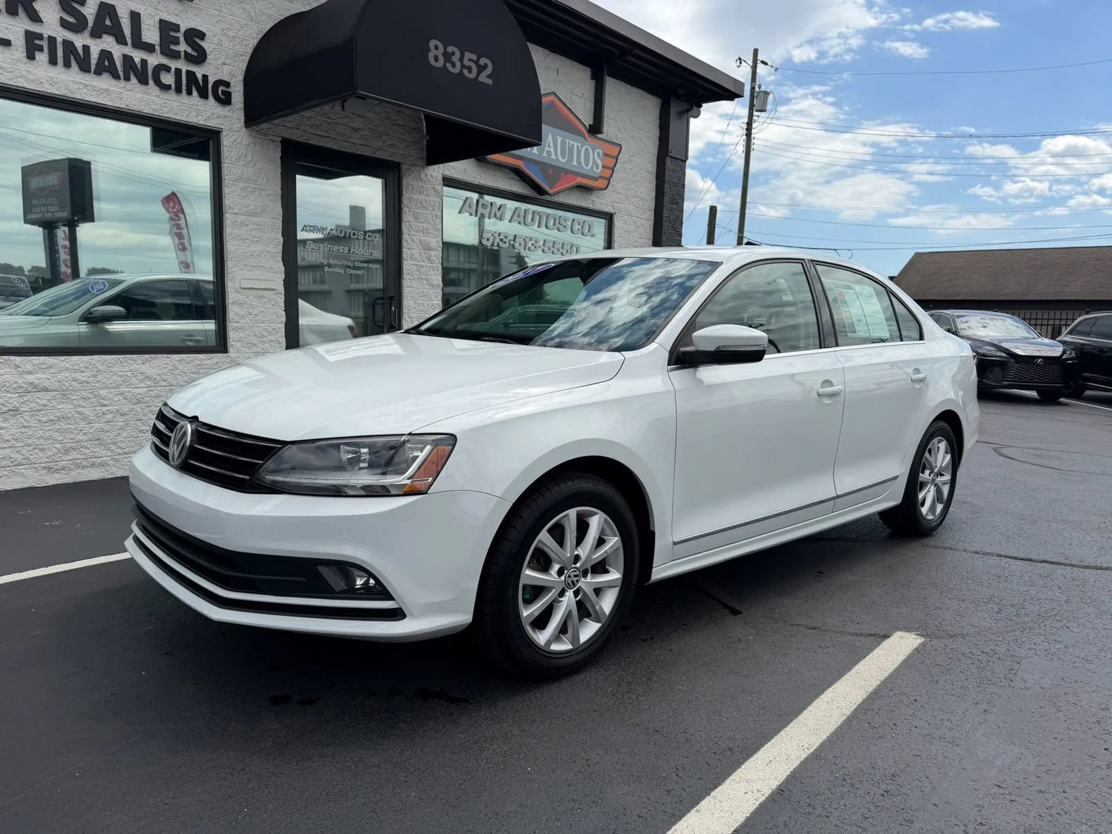 Used 2017 Volkswagen Jetta SEL FWD image 2