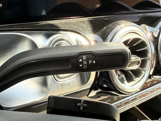 Used 2025 Mercedes-Benz GLB 250 4MATIC image 21
