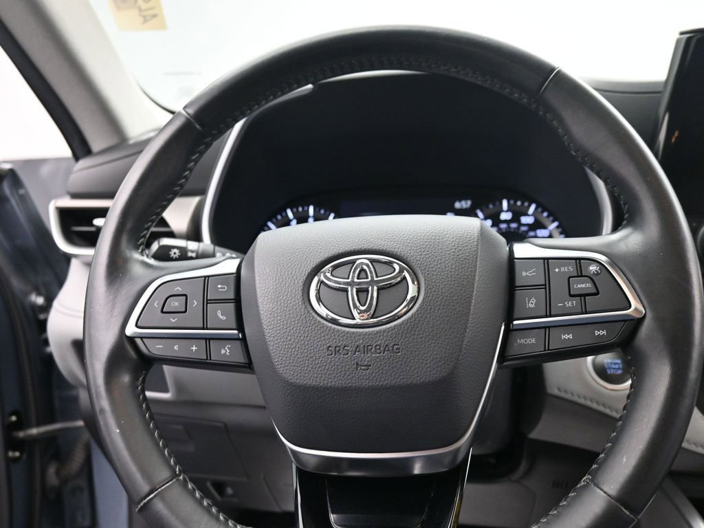 Used 2020 Toyota Highlander XLE FWD image 20