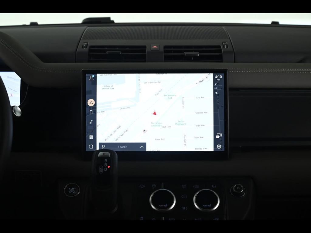 Used 2025 Land Rover Defender 110 X-Dynamic SE image 13