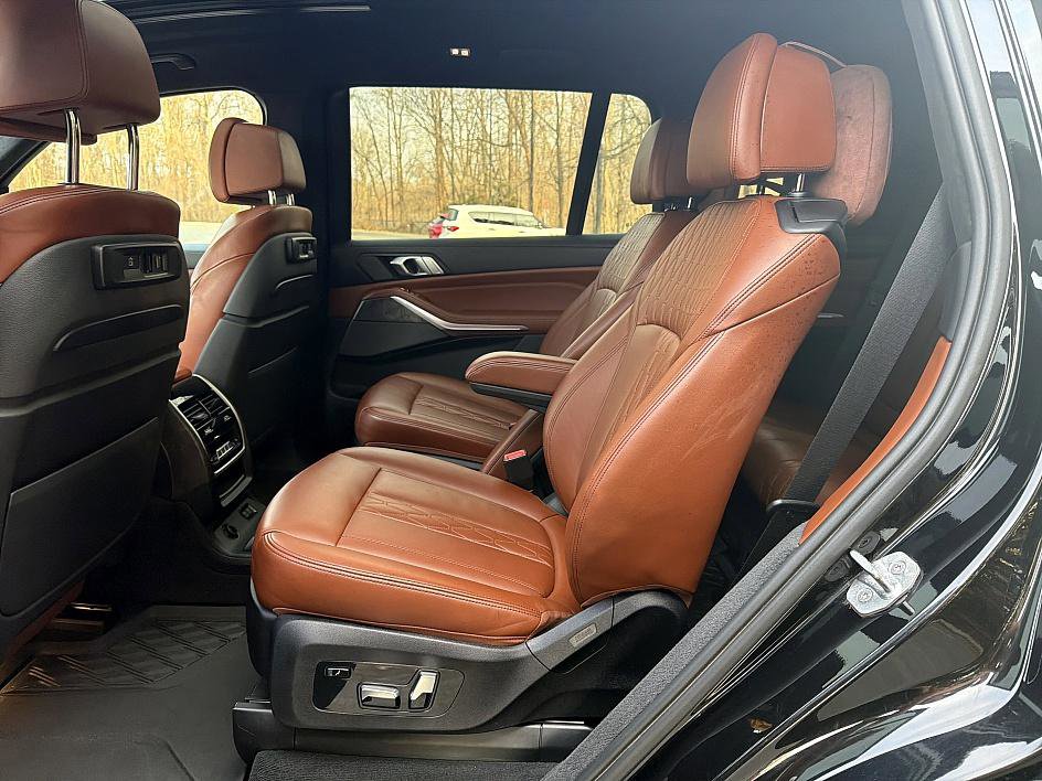 Used 2020 BMW X7 M50i image 12