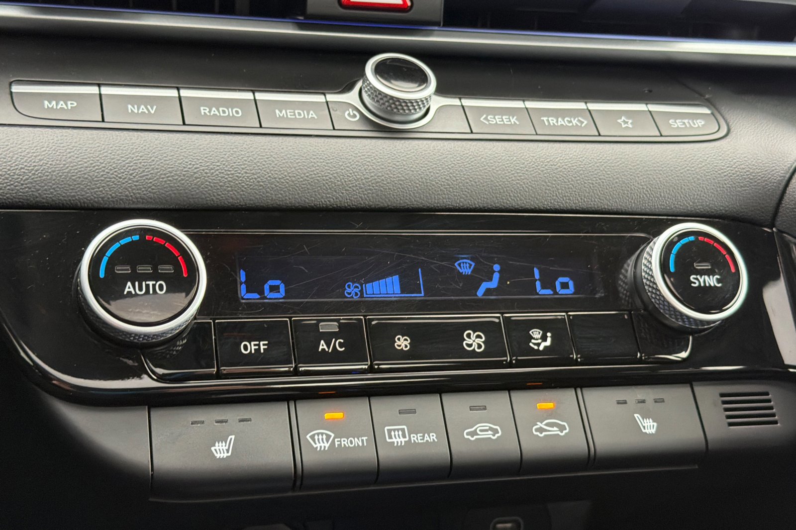 Used 2025 Hyundai Elantra SEL image 19