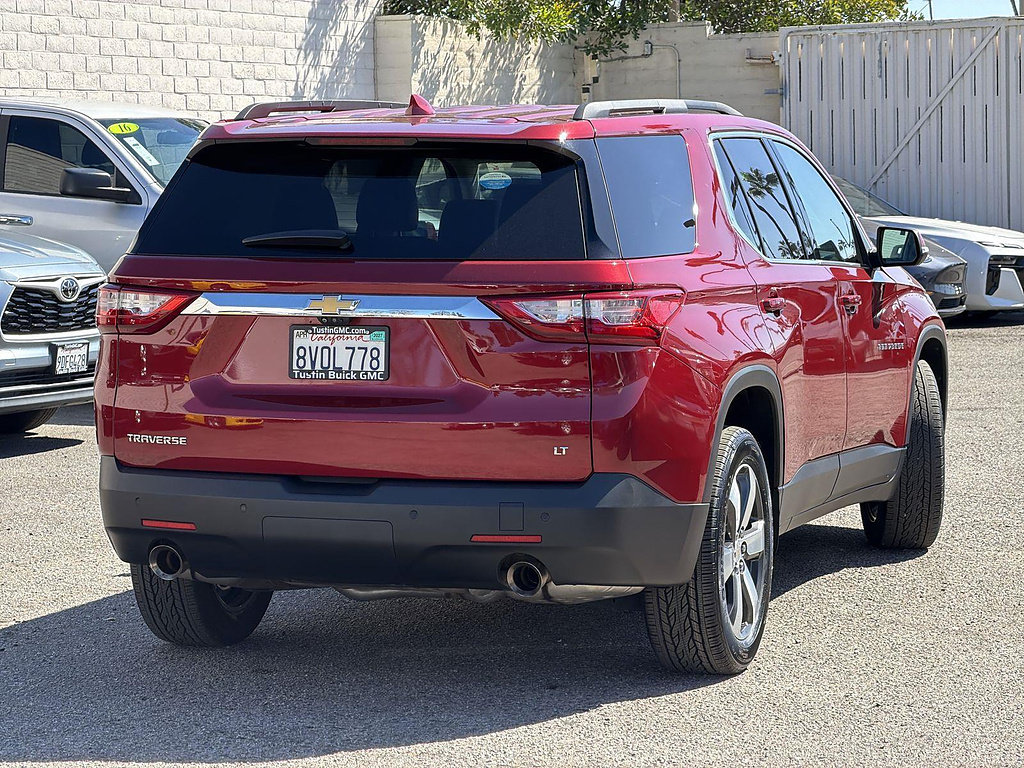 Used 2021 Chevrolet Traverse LT w/ LT Premium Package FWD image 5