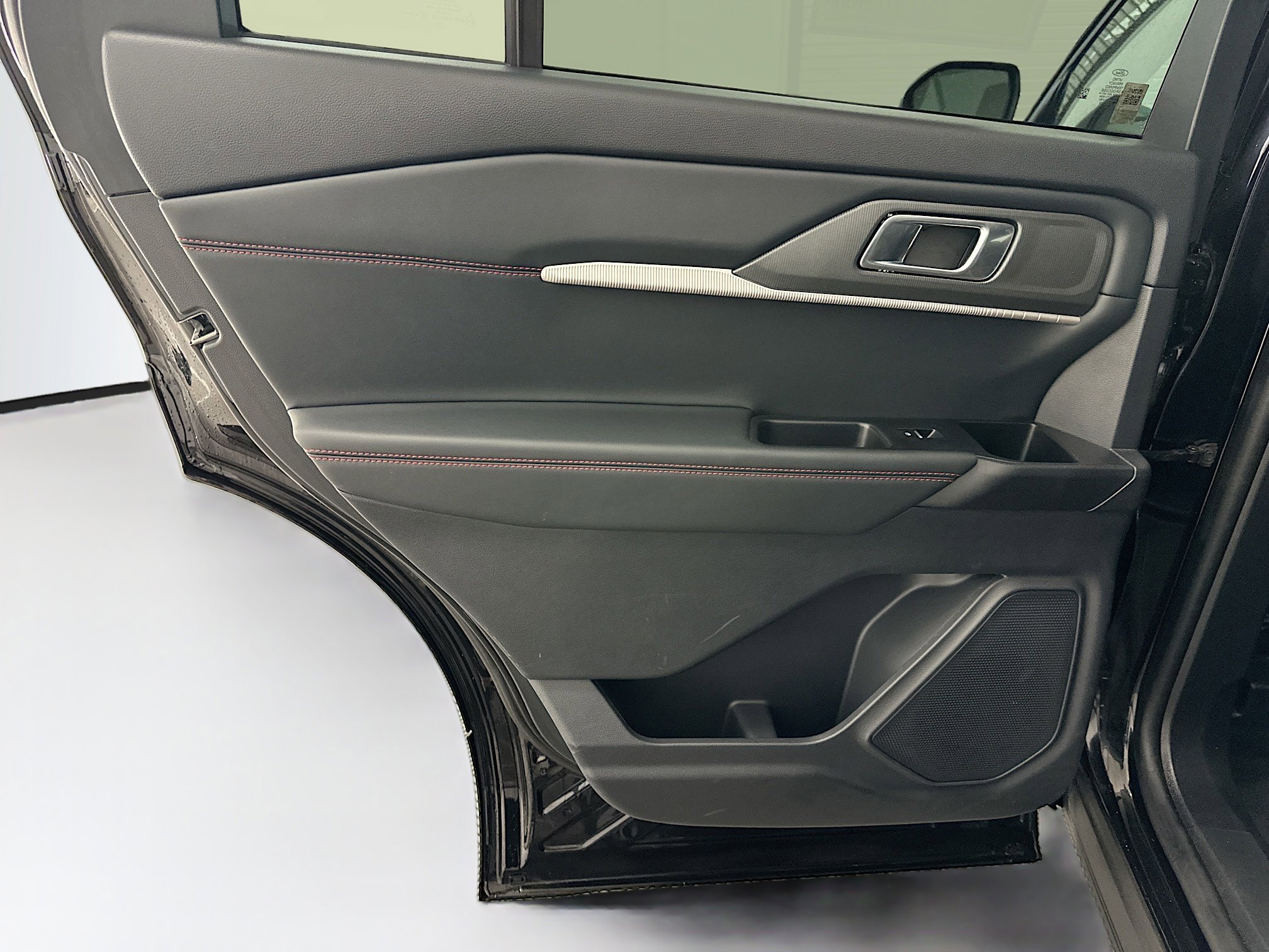 Used 2025 Ford Explorer ST-Line image 27