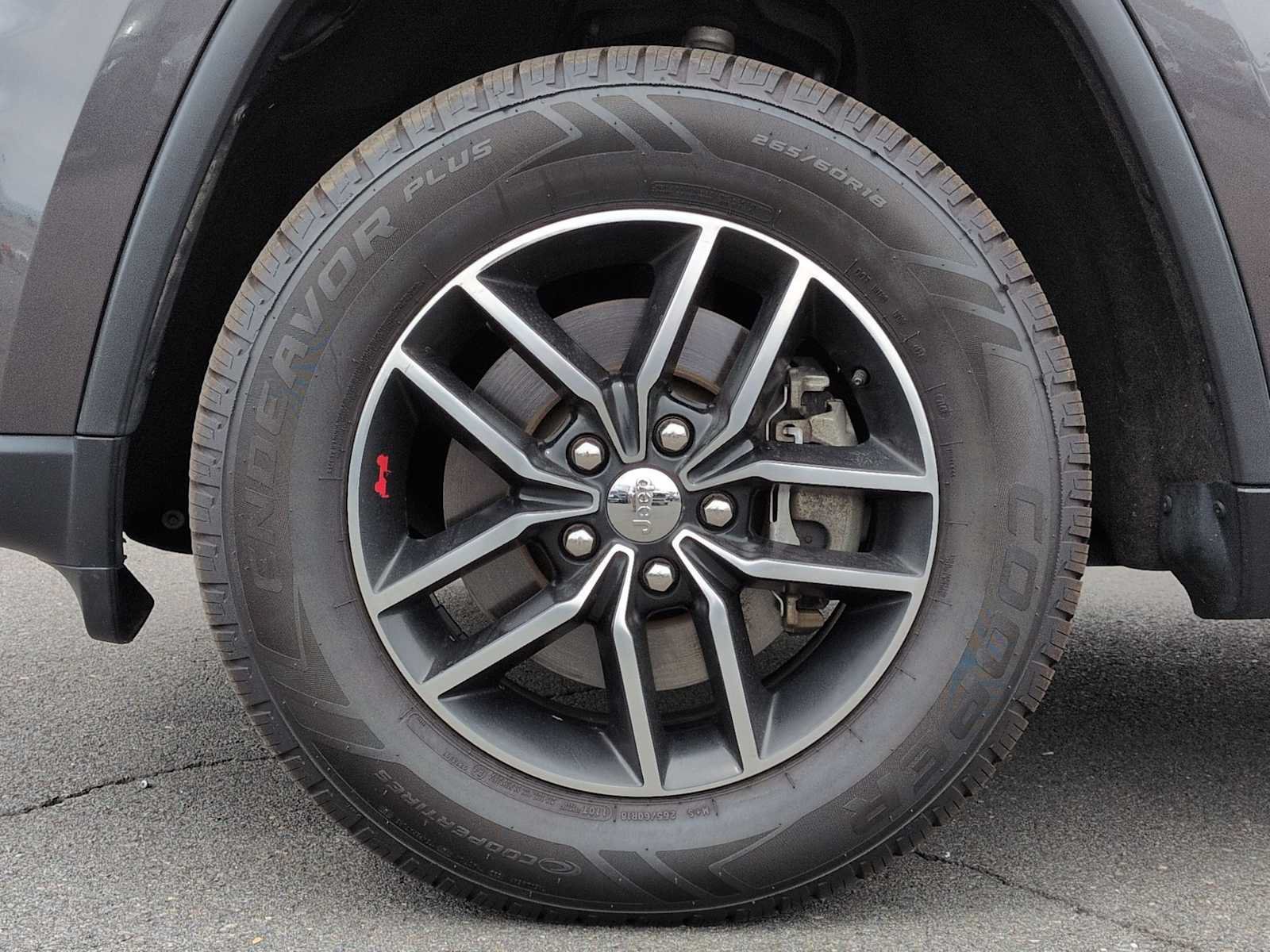 Used 2017 Jeep Grand Cherokee Trailhawk AWD/4WD image 14