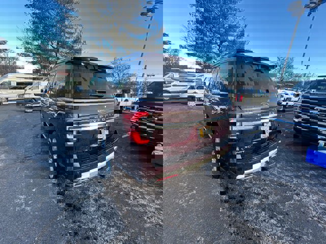 Used 2024 Ford Expedition Limited image 5