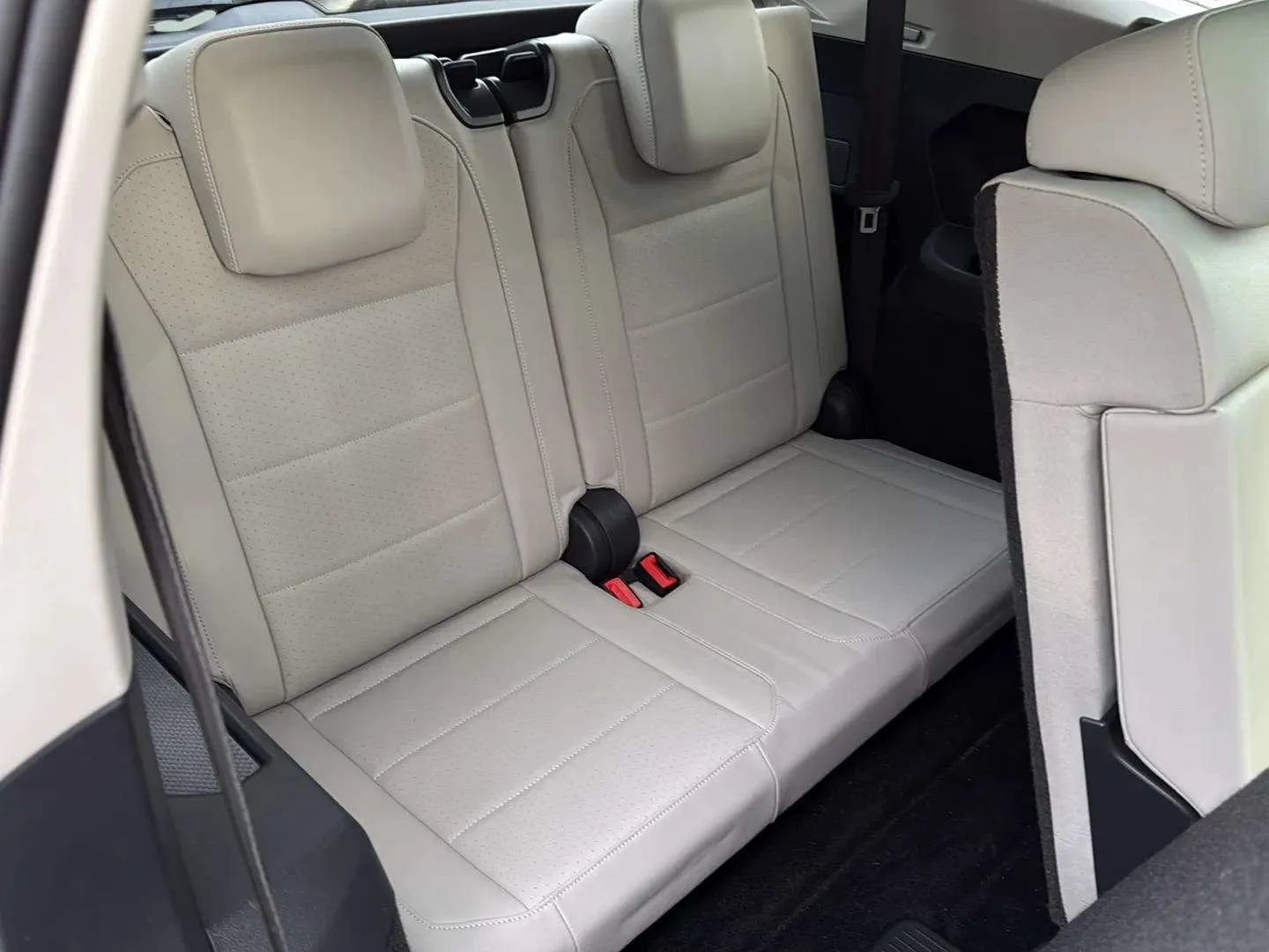 Used 2021 Volkswagen Tiguan SEL FWD image 19