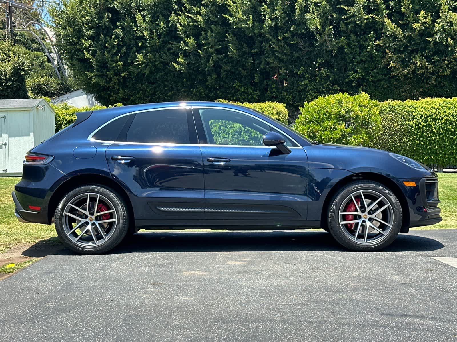 Certified 2023 Porsche Macan S AWD/4WD image 9