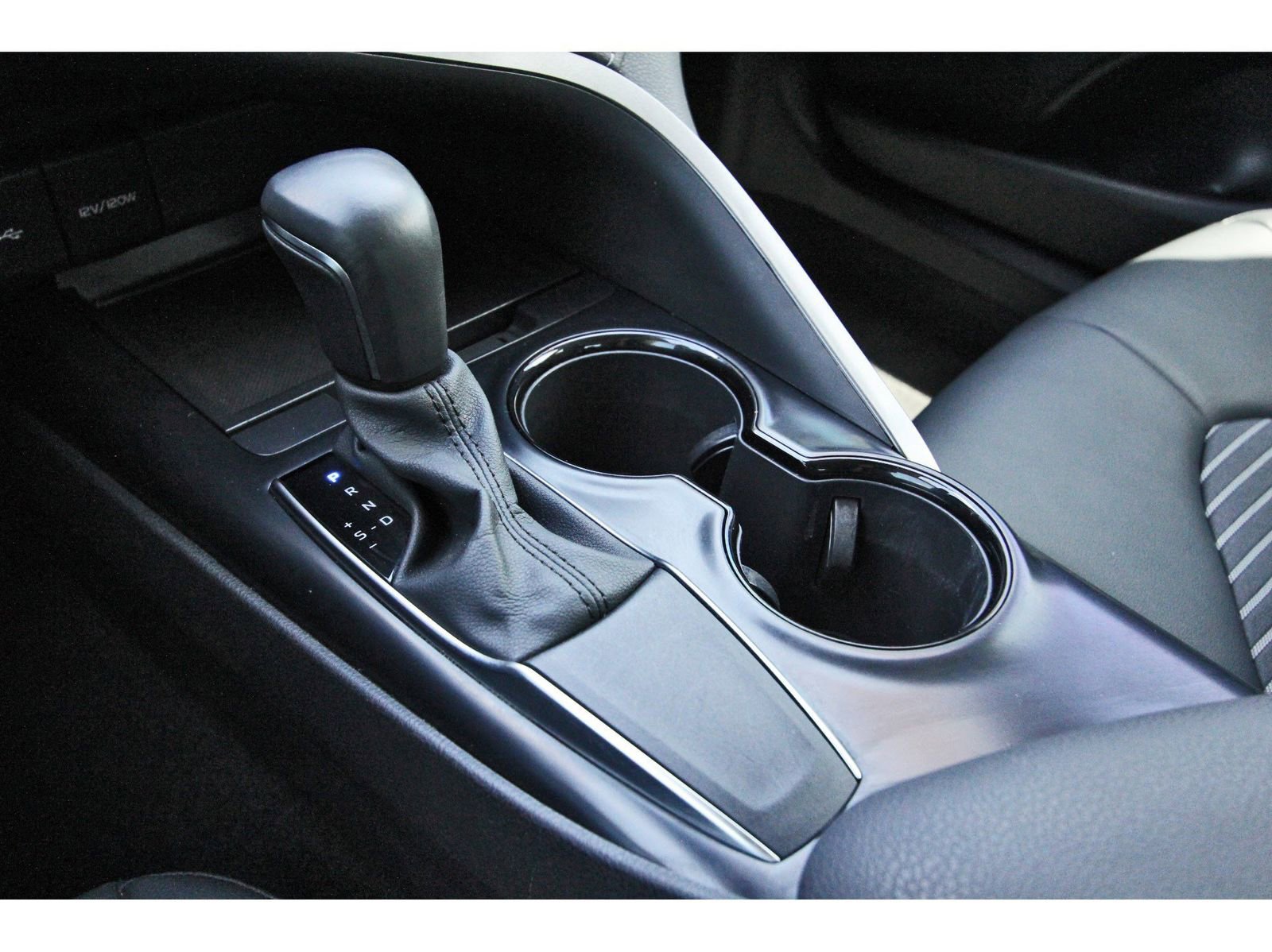 Used 2020 Toyota Camry SE image 27