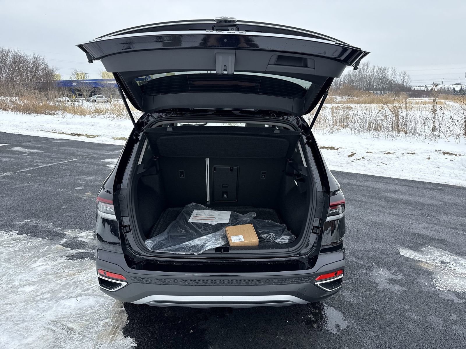 New 2026 Volkswagen Taos SE AWD/4WD image 24