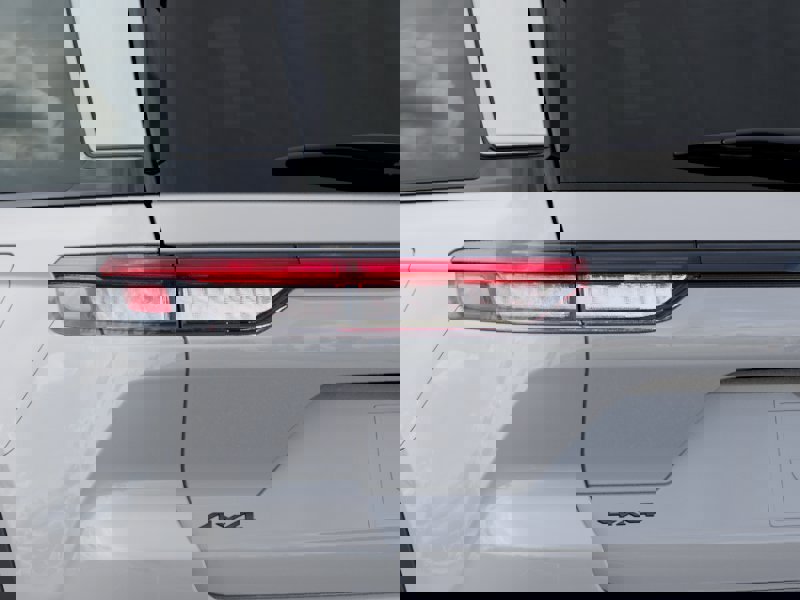 New 2026 Jeep Grand Cherokee Altitude image 5