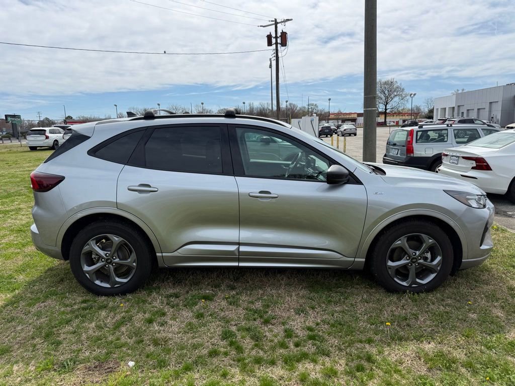 Used 2023 Ford Escape ST-Line w/ Equipment Group 301A image 7