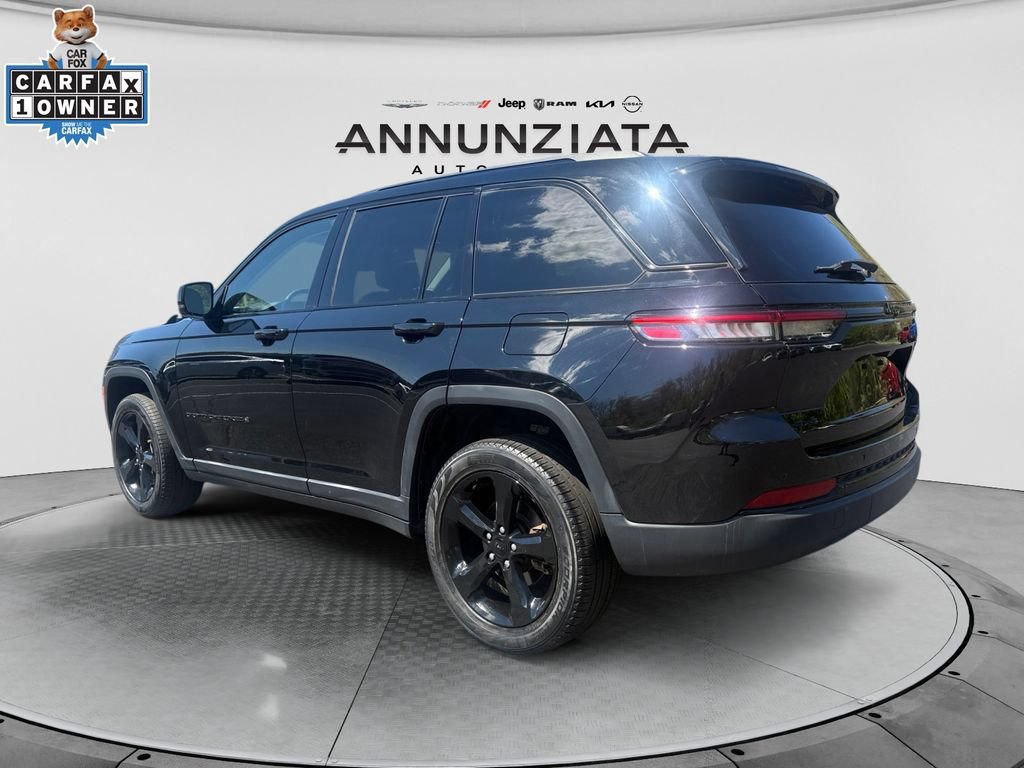 Used 2023 Jeep Grand Cherokee Limited w/ Black Appearance Package AWD/4WD image 3