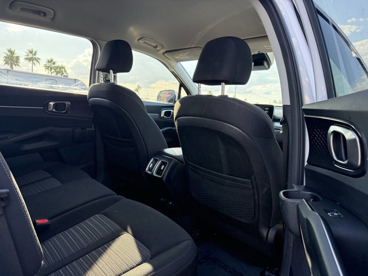 Used 2023 Kia Sorento LX image 27